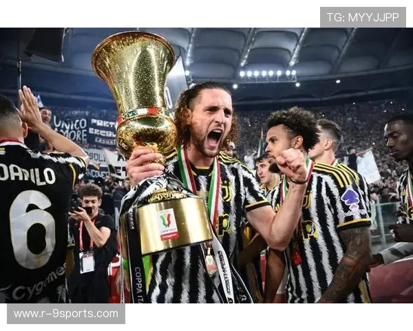 尤文拉比奥远射建功后场观众齐声欢呼的夜晚