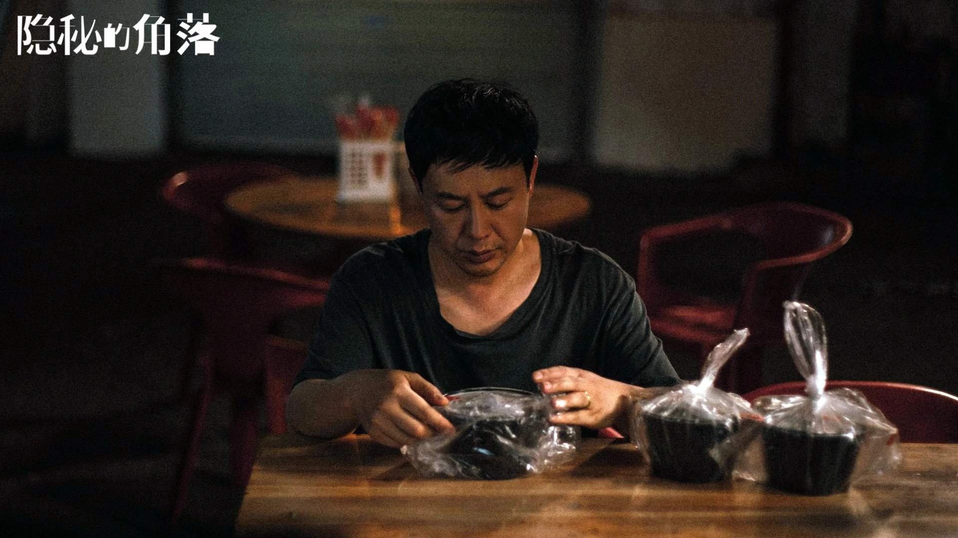 九游娱乐-体育明星拍摄公益宣传片引发广泛讨论，体育明星为主题的海报